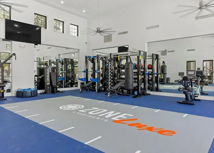 Apartment Cozysuites By The Stadium With Pool 14 *