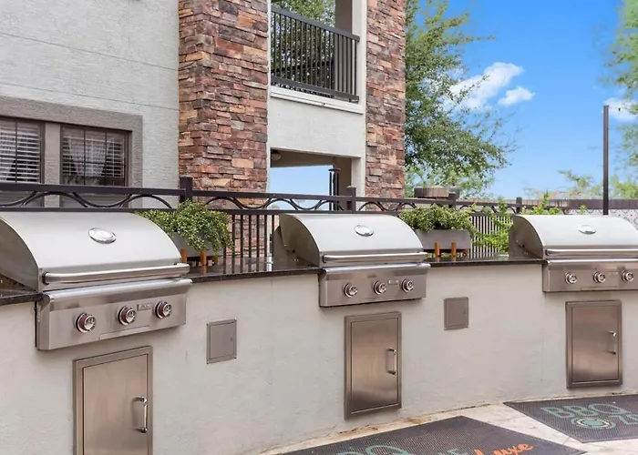 Cozysuites By The Stadium With Pool 14 Apartment *