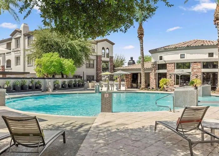 Cozysuites By The Stadium With Pool 14 Apartment