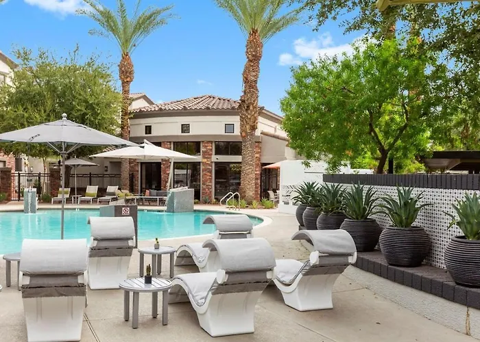 Cozysuites By The Stadium With Pool 14 Apartment Glendale
