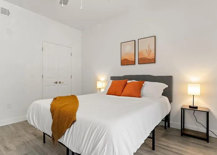 Cozysuites By The Stadium With Pool 14 Apartment Glendale