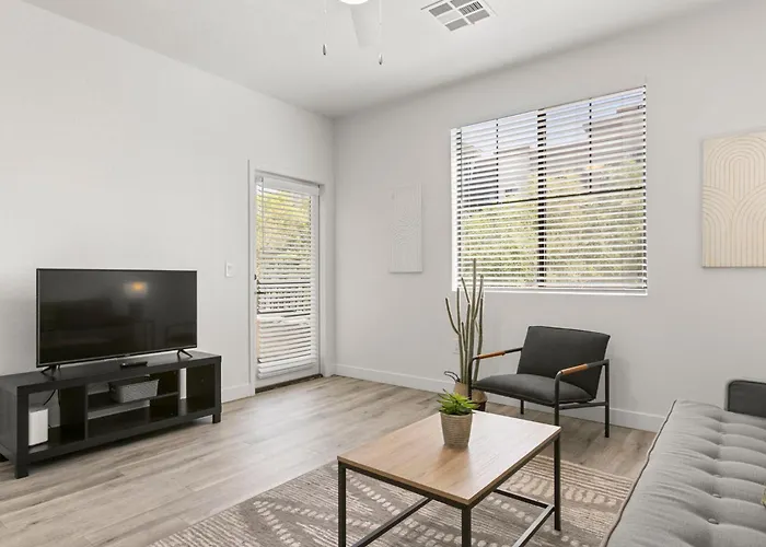 Cozysuites By The Stadium With Pool 14 Apartment *