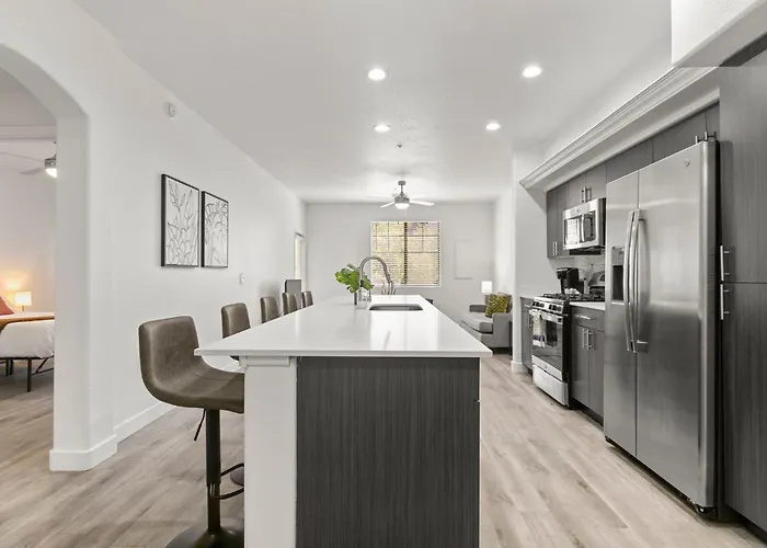 Cozysuites By The Stadium With Pool 14 Apartment *