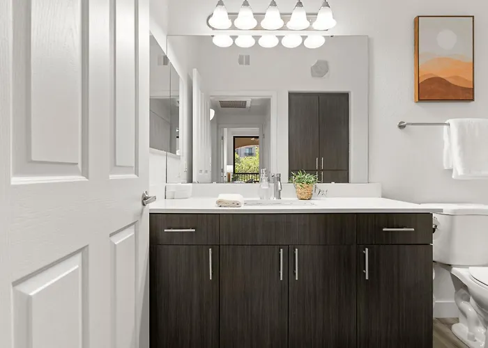 Cozysuites By The Stadium With Pool 14 Apartment